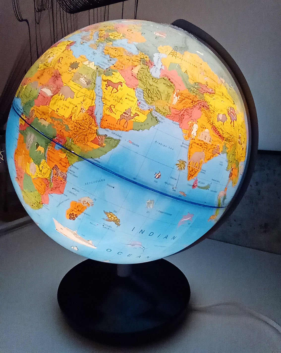 Detský Terra Globe 26cm svietiaci detský glóbus s ilustráciami / anglicky